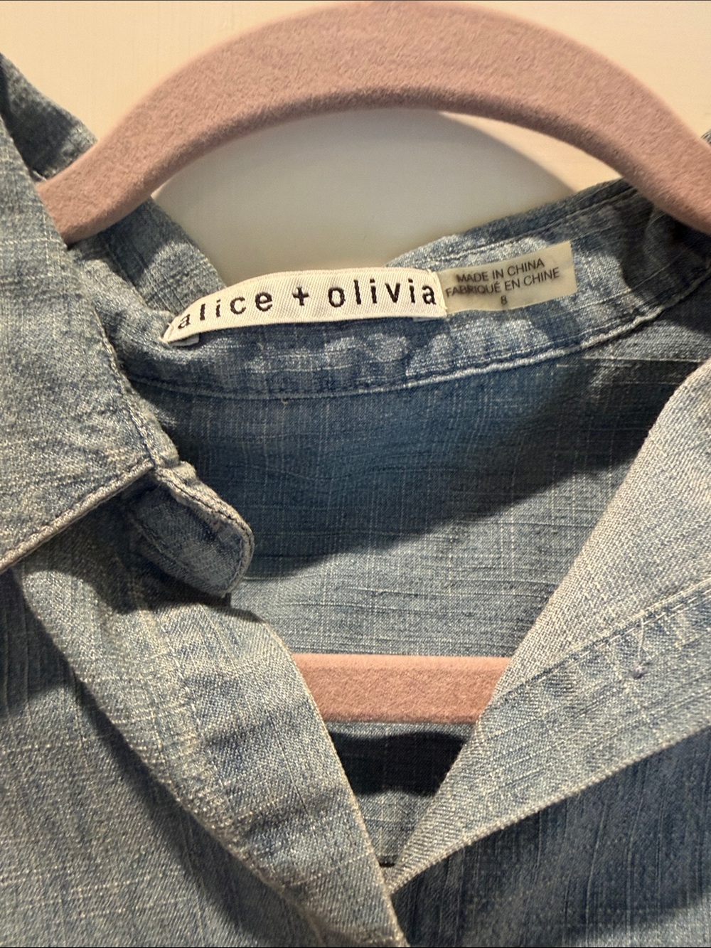 Alice + Olivia Light Blue Denim Sleeveless Collared Top - Picture 3 of 4